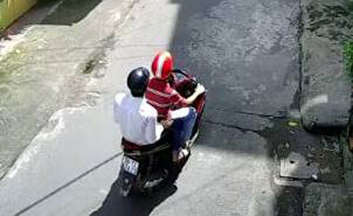 TPHCM: Hai ten cuop xong vao nha nghe si giua ban ngay