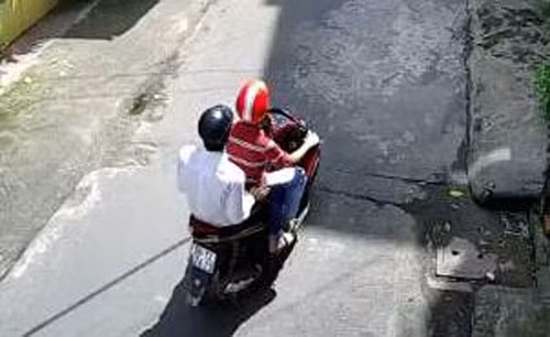 TPHCM: Hai ten cuop xong vao nha nghe si giua ban ngay