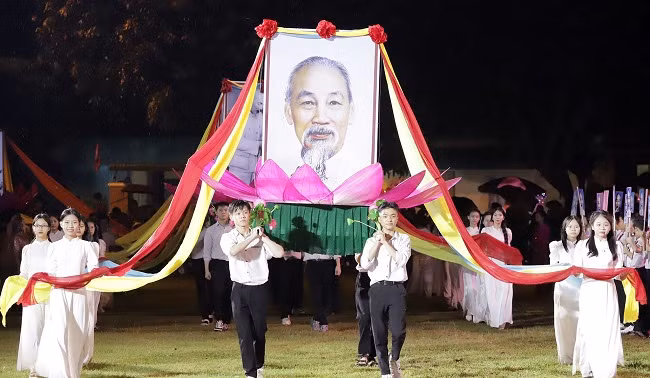 Nghệ An khai mạc Lễ hội Làng Sen mừng sinh nhật Bác - Hình 2 Nghe An khai mac Le hoi Lang Sen mung sinh nhat Bac-Hinh-2