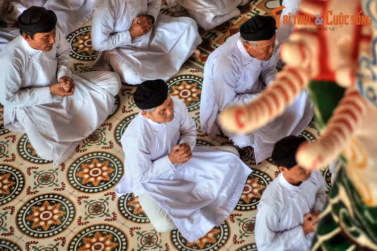 Với kiến trúc độc đáo, thể hiện một sự dung hòa của nhiều yếu tố tâm linh từ Đông sang Tây, Tòa Thánh Tây Ninh không chỉ là nơi hành hương của các tín đồ đạo Cao Đài mà còn thu hút một lượng lớn du khách trong và ngoài nước tới tham quan mỗi năm.