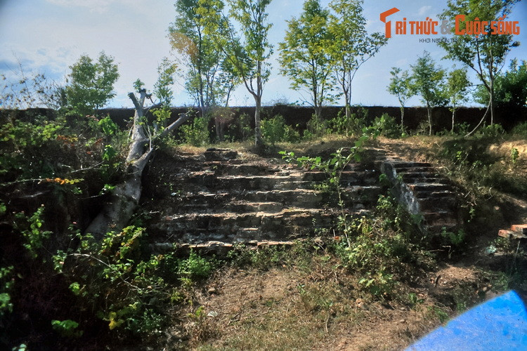 Ngày nay Trấn Bình môn vẫn còn, nhưng đã bị đổ nát và biến dạng do các công trình xây đè lên thời kỳ sau, còn Trường Định môn đã bị phá hủy. Khu vực bên trong Trấn Bình đài đã bị bỏ hoang nhiều năm, một phần diện tích bị các hộ dân lấn chiếm để xây nhà cửa...