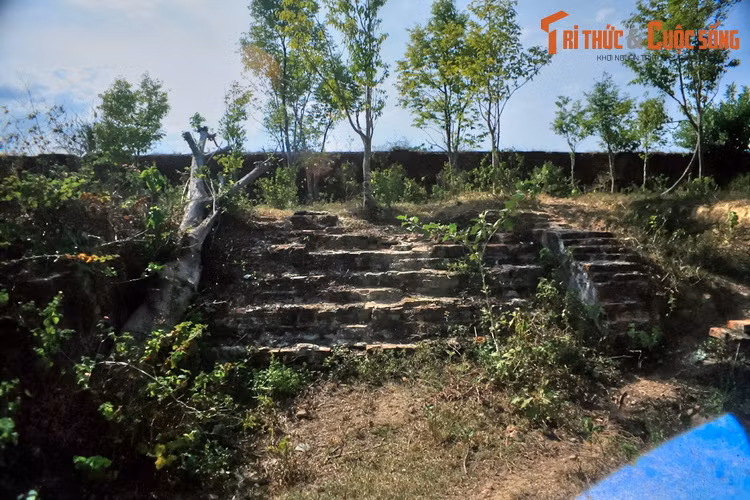 Ngày nay Trấn Bình môn vẫn còn, nhưng đã bị đổ nát và biến dạng do các công trình xây đè lên thời kỳ sau, còn Trường Định môn đã bị phá hủy. Khu vực bên trong Trấn Bình đài đã bị bỏ hoang nhiều năm, một phần diện tích bị các hộ dân lấn chiếm để xây nhà cửa...