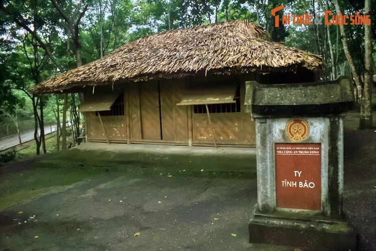 Tổ chức của Nha bao gồm các Ty và bộ phận: Ty Chính trị, Tình báo, Tuyên Nghiên Huấn, Trật tự-Tư pháp; bộ phận điện đài, thông tin; bộ phận làm thẻ căn cước; nhà in nội san Rèn luyện; khu hậu cần, Văn phòng nha, nhà làm việc của Giám đốc...