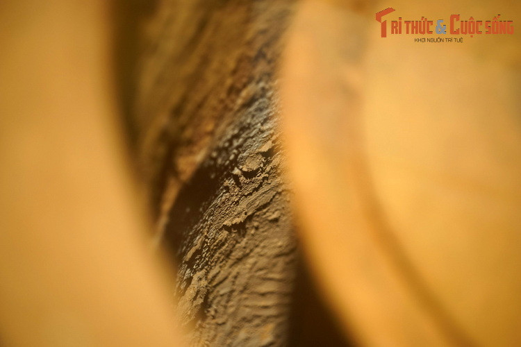 Những đồ tuỳ táng được tìm thấy trong mộ chum thể hiện một tín ngưỡng độc đáo của cư dân Sa Huỳnh, mang những nét tương đồng với cư dân vùng biển ở nhiều khu vực trên thế giới. Cuộc sống của họ gắn liền với biển và đến khi chết người thân đã đưa họ về với biển...