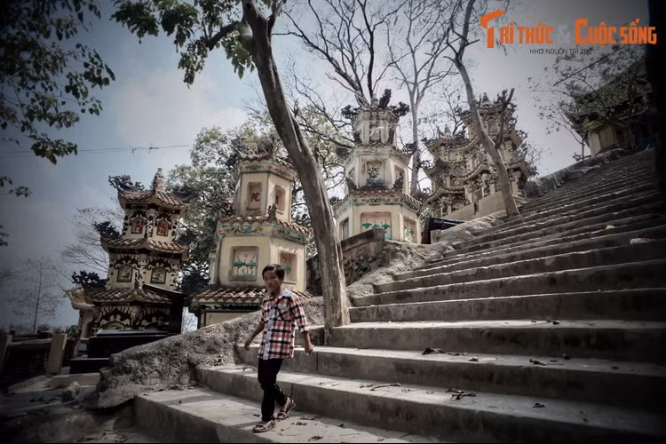 Trong một bài viết trên báo Người Lao Động năm 2018, sư trụ trì Thiện Minh đã bác bỏ câu chuyện trên. Ông cho biết: “Tôi có nghe lời đồn nhưng thấy vô lý bởi lúc mới lập tự, khu vực quanh núi Châu Thới không có bất cứ gia đình nào sinh sống...”.