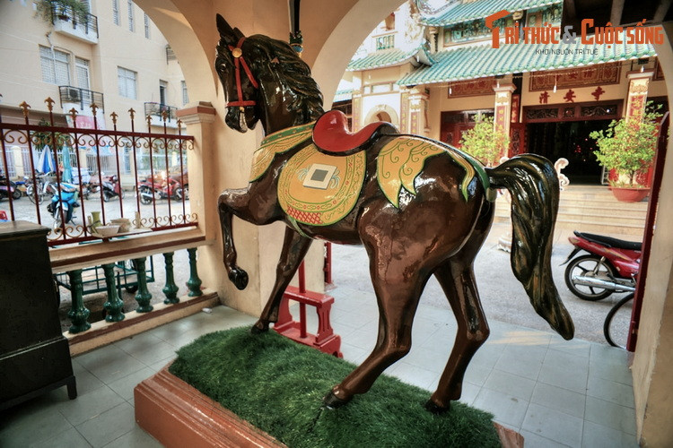 Chùa được khởi dựng vào năm 1868, ban đầu chỉ là một ngôi miếu nhỏ tên Thanh An cung, về sau đổi thành Thanh An tự - tên gọi chính thức của chùa. Công trình đã trải qua nhiều lần trùng tu để có diện mạo như ngày nay.