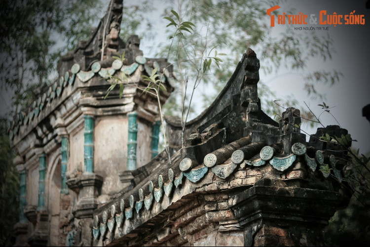 Ngược dòng thời gian, ông tổ của dòng họ Trần là ông Trần Công Tính sinh năm 1805 làm nghề đóng thuyền. Ông sinh được ba người con trai là Trần Văn Miên, Trần Văn Long và Trần Văn Lân.