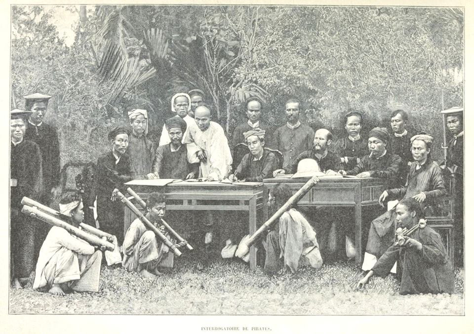 Khung cảnh ở phiên tòa địa phương.