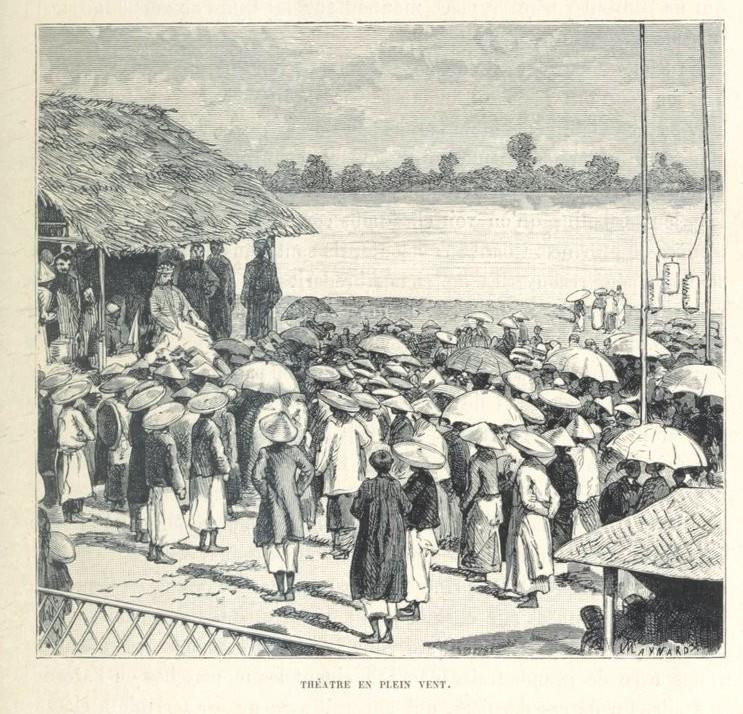 Người dân tụ họp tại sân khấu tuồng bên bờ sông, Bắc Bộ năm 1884-1885.