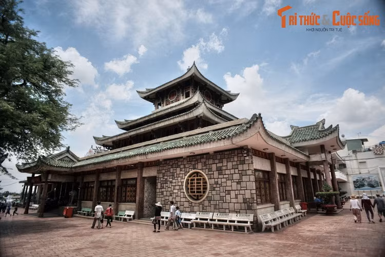 Kham pha mieu Ba Chua Xu nui Sam thieng noi tieng Viet Nam-Hinh-2