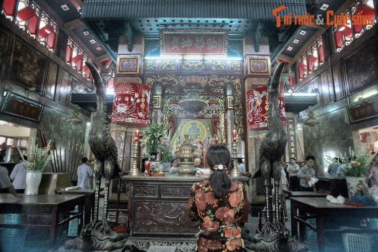 Ngày nay bức tượng trong truyền thuyết vẫn an vị trong điện thờ của miếu Bà Chúa Xứ. Lễ Vía Bà được tổ chức trang trọng từ ngày 22-27 tháng 4 Âm lịch hàng năm, là một trong những lễ hội lớn nhất Nam Bộ. được gìn giữ và thực hành qua nhiều thế hệ tại Châu Đốc, An Giang. Lễ hội thể hiện bản sắc văn hóa độc đáo của người dân vùng Tây Nam Bộ, là nét đẹp trong tiến trình giao lưu, tiếp biến văn hóa của người Kinh với người Hoa, Khmer, Chăm. (Bài có sử dụng tư liệu của Tạp chí Du lịch TP. HCM).