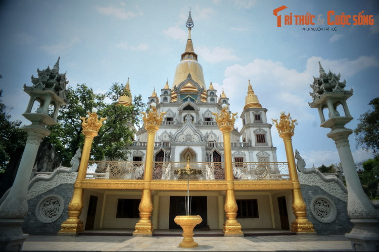 Được sự chấp thuận của UBND Thành phố Hồ Chí Minh, ngôi tháp bảo Gotama cetiya đã được thi công xây dựng từ năm 2007-2013 tại Tổ đình Bửu Long, trong khu vực công viên Lich sử và Văn hoá Dân tộc.