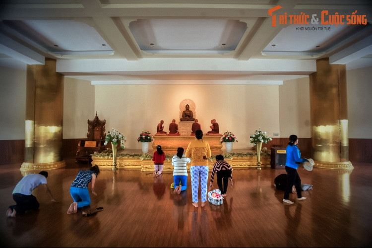 Ngôi bảo tháp to lớn này không chỉ là nơi tôn thờ ngọc Xá Lợi Đức Phật và Xá Lợi chư Thánh Arahán, mà còn là một trong tâm tu học với giảng đường lớn để hội họp, thuyết pháp, hành thiền…