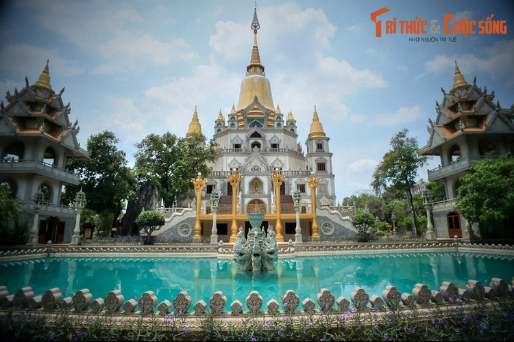 Khi đất nước hòa bình, để tỏ lòng tri ân Sư tổ, các hàng đệ tử đứng ra cùng với các hàng Phật tử gần xa đồng tâm hiệp lực thực hiện ý nguyện xây dựng một ngôi bảo tháp, đặt tên là Gotama cetiya, có nghĩa là ngôi bảo tháp tôn thờ ngọc Xá lợi Đức Phật Gotama.