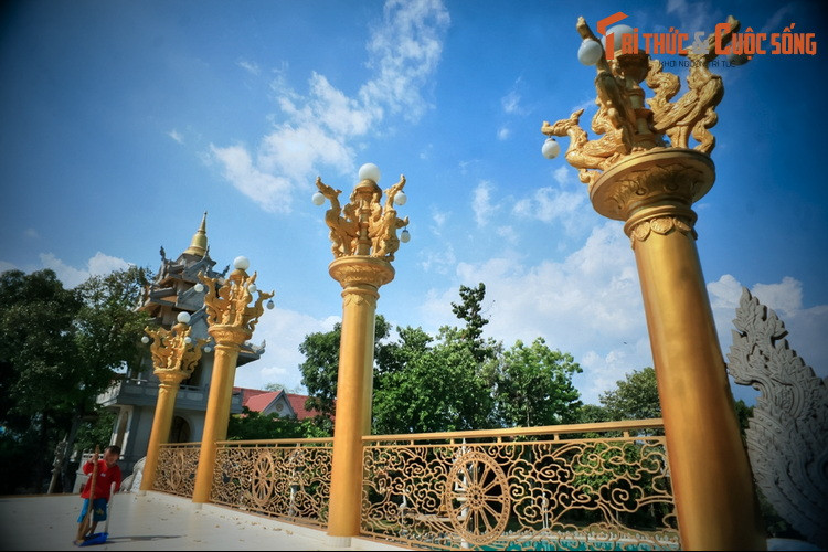 Theo ấn bản "Ngôi Bảo Tháp Gotama Cetiya”, lúc sinh thời, ngài cố đại truởng lão Hộ Tông đã có ý nguyện xây dựng một ngôi bảo tháp để tôn thờ ngọc Xá Lợi Đức Phật Gotama và Xá Lợi chư Thánh Arahán tại chùa Bửu Long. Do thời ấy đất nuớc còn chiến tranh nên ý nguyện này chưa thành.