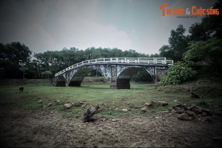 Được biết, công viên hồ Thủy Tiên được đưa vào khai thác và sử dụng vào năm 2008. Tuy nhiên, trong một thập niên gần đây, nơi này hầu như bị bỏ hoang.