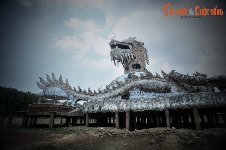 Trước đó, Năm 2016, tờ HuffingtonPost của Mỹ đã đăng tải bài viết về khu công viên này với tiêu đề: "Công viên nước bỏ hoang không dành cho những trái tim nhút nhát".