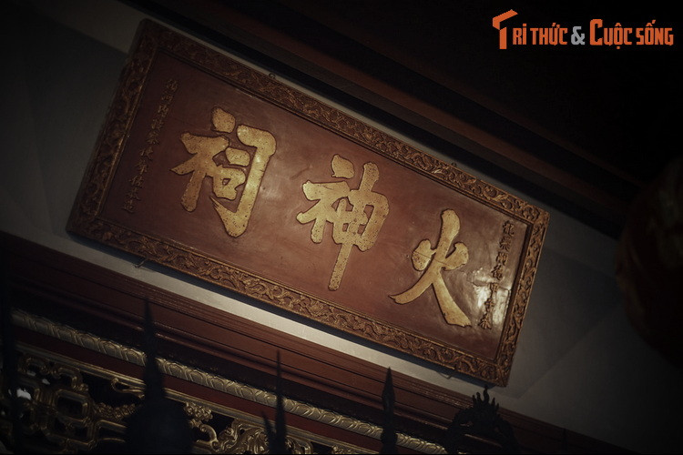 Sau vụ cháy lớn năm 1837, người dân phố cổ đã lập ngôi đền thờ Hỏa Thần trên phố Hàng Điếu để cầu xin sự che chở trước các vụ hỏa hoạn. Đây là sự hồi sinh một tục thờ xuất phát từ nhu cầu bức thiết của thời cuộc.