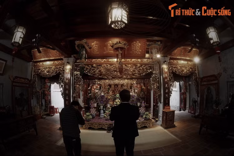 Do tính “hoả” nên không giữ được nghiêm giới luật, ngài phải xuống trần đầu thai vào nhà họ Phùng. Sau khi đắc đạo trong kiếp người, ngài trở lại Thiên Đình, chuyên việc trừ hoả tai. Kể từ đó, nhân dân gọi ngài là thần Lửa – Hỏa Thần – và lập đền thờ để ngài phù hộ trước hỏa hoạn.