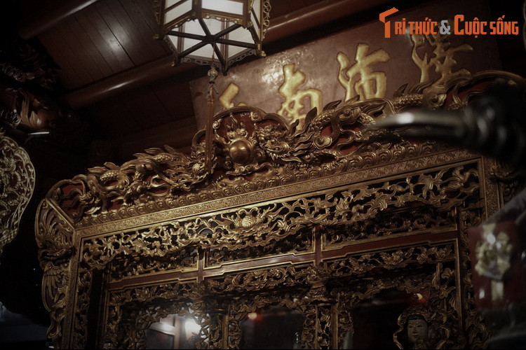 Ngày nay đền Hỏa Thần có diện tích gần 500 m², là một công trình có quy mô tương đối lớn trong phổ cổ Hà Nội. Đền xây theo kiểu chữ “Công” (工), gồm các tòa tiền tế, phương đình và hậu cung liên thông với nhau.