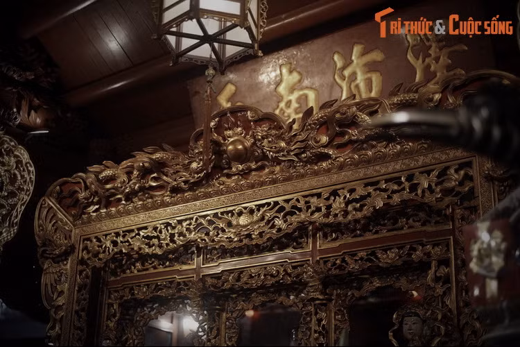 Ngày nay đền Hỏa Thần có diện tích gần 500 m², là một công trình có quy mô tương đối lớn trong phổ cổ Hà Nội. Đền xây theo kiểu chữ “Công” (工), gồm các tòa tiền tế, phương đình và hậu cung liên thông với nhau.