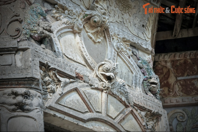 Ông Hàm Huỳnh Kỳ đã có được quyền lực bằng cách bỏ một khoản tiền rất lớn ra mua chức tước. Đây là cách thức hợp pháp mà nhiều địa chủ giàu có thời thuộc địa thực hiện để có được chỗ đứng trong bộ máy cai trị của người Pháp.