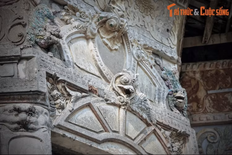 Ông Hàm Huỳnh Kỳ đã có được quyền lực bằng cách bỏ một khoản tiền rất lớn ra mua chức tước. Đây là cách thức hợp pháp mà nhiều địa chủ giàu có thời thuộc địa thực hiện để có được chỗ đứng trong bộ máy cai trị của người Pháp.