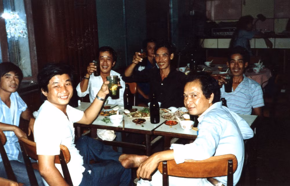 Trong một quán bia ở khu vực Chợ Lớn.