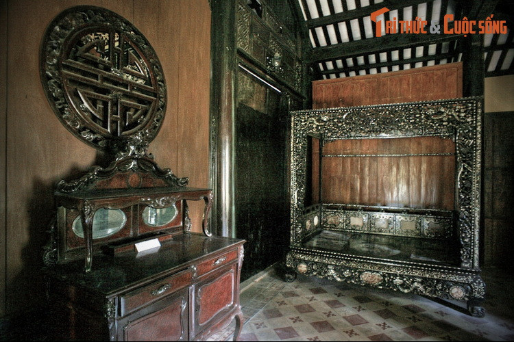 Có giai thoại kể rằng từ kinh đô Huế, Hoàng Thái hậu Từ Dũ khéo léo sắp xếp cho bà Sanh làm vợ lẽ Trương Định với dụng tâm: Qua bà Sanh, ông Định có được nguồn lực nuôi quân đánh Pháp, giữ đất Gò Công, chính là nơi nhau rốn của Hoàng Thái hậu.