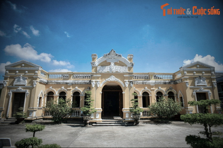 Tọa lạc tại trung tâm thị xã Gò Công, nhà Đốc Phủ Hải được coi là dinh thự cổ tráng lệ và nổi tiếng bậc nhất tỉnh Tiền Giang. Phía sau công trình này là một câu chuyện lịch sử đặc biệt mà không phải ai củng biết đến.