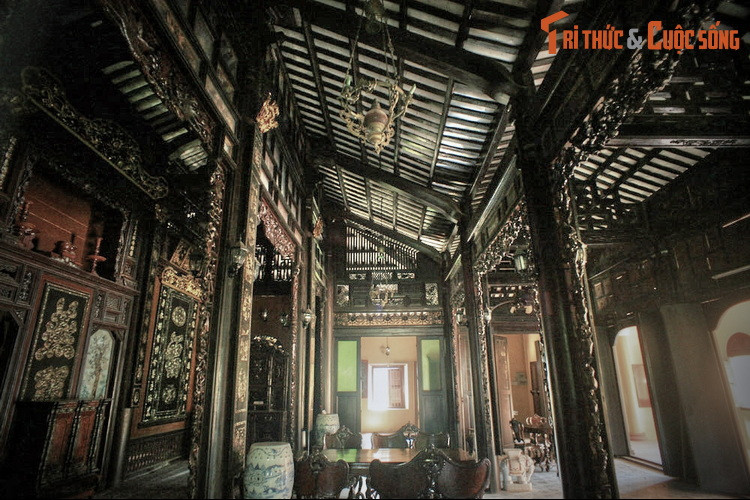 Hai năm sau khi người chồng đầu tiên mất, tại ngôi nhà ngày nay được biết đến với tên gọi nhà Đốc Phủ Hải, bà Sanh đã gặp Trương Định - vị thủ lĩnh chống Pháp lỗi lạc. Đồng cảm với ý chí của người anh hùng, bà Sanh về làm hầu thiếp cho ông, nên dân gian còn gọi bà là bà Hầu.