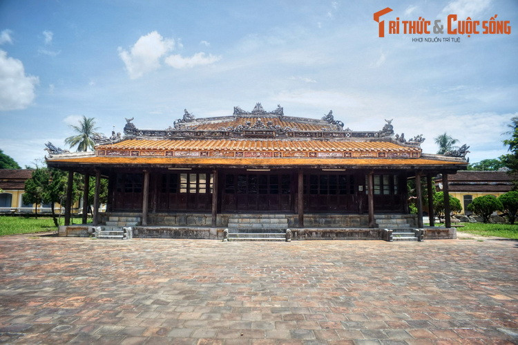 Các công trình chính ở nơi đây gồm Di Luân Đường, Tân Thơ Viện và tòa nhà dành cho vị Tế tửu Quốc Tử Giám. So với kiến trúc cũ, Quốc Tử Giám mới được xây dựng mới thêm nhiều công trình phụ.