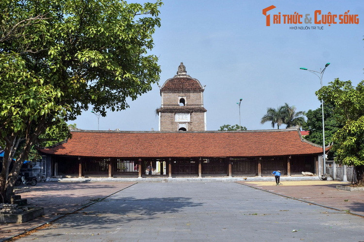 1. Chùa Dâu (huyện Thuận Thành) hình thành từ buổi đầu Công Nguyên, được coi là ngôi chùa cổ nhất của Việt Nam. Theo sử sách, vào năm 1313, trạng nguyên Mạc Đĩnh Chi đã kiến thiết lại chùa Dâu thành chùa trăm gian, tháp chín tầng. Ngôi tháp được nhắc đến chính là tháp Hòa Phong.