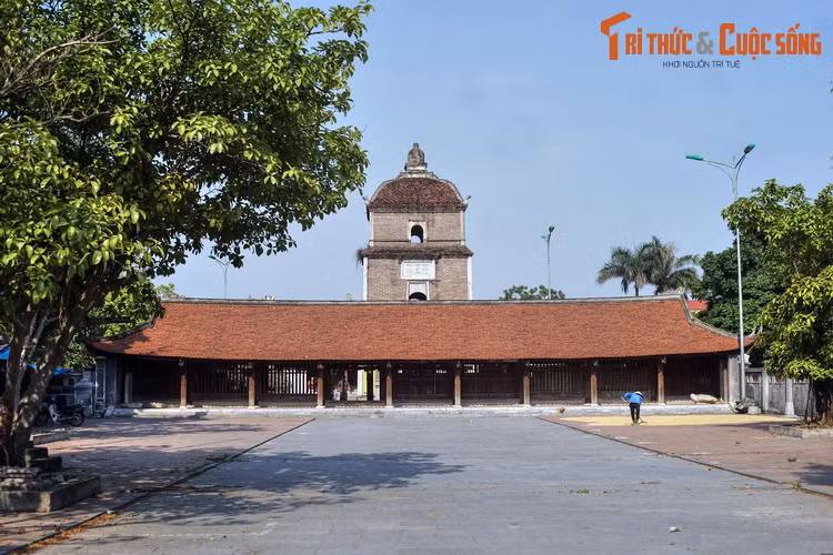 1. Chùa Dâu (huyện Thuận Thành) hình thành từ buổi đầu Công Nguyên, được coi là ngôi chùa cổ nhất của Việt Nam. Theo sử sách, vào năm 1313, trạng nguyên Mạc Đĩnh Chi đã kiến thiết lại chùa Dâu thành chùa trăm gian, tháp chín tầng. Ngôi tháp được nhắc đến chính là tháp Hòa Phong.