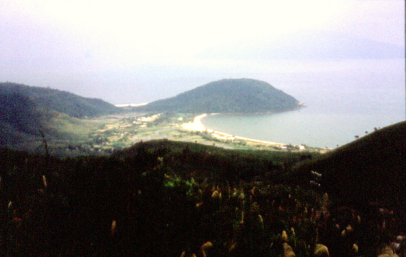 Khung cảnh trên đèo Hải Vân.