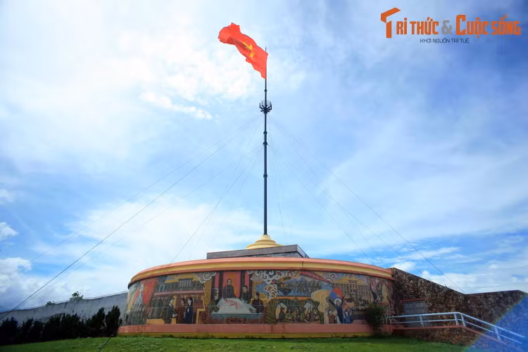 Trong cuộc đấu này, Việt Nam Dân chủ cộng hòa đã giành phần thắng với cột cờ có chiều cao 38,6 mét – cao nhất trong lịch sử tồn tại của Khu phi quân sự vĩ tuyến 17.