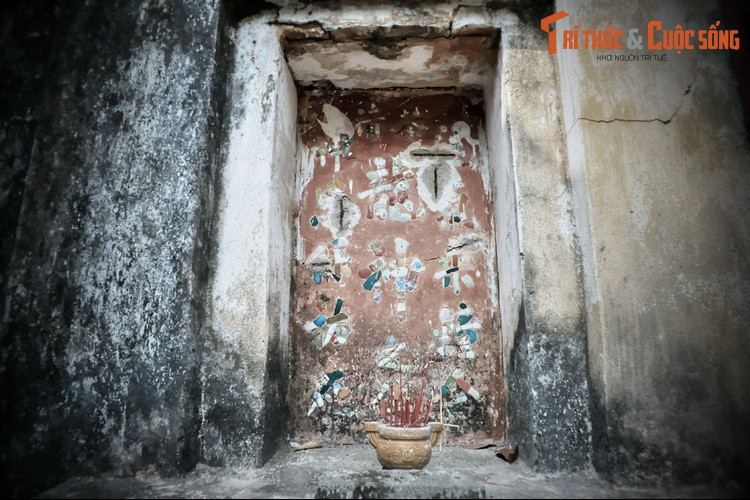 Căn nhà của ông Trần Văn Hổ được xem là có một không hai ở Bình Dương, được xây dựng trong hơn ba năm liền. Công trình khánh thành năm 1890, nay là một di tích lịch sử cấp quốc gia, tọa lạc tại số 18 Bạch Đằng, TP. Thủ Dầu Một.