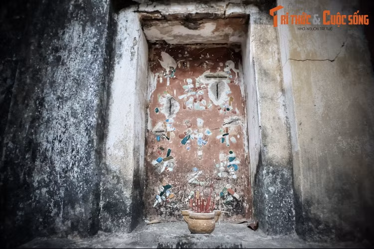 Căn nhà của ông Trần Văn Hổ được xem là có một không hai ở Bình Dương, được xây dựng trong hơn ba năm liền. Công trình khánh thành năm 1890, nay là một di tích lịch sử cấp quốc gia, tọa lạc tại số 18 Bạch Đằng, TP. Thủ Dầu Một.