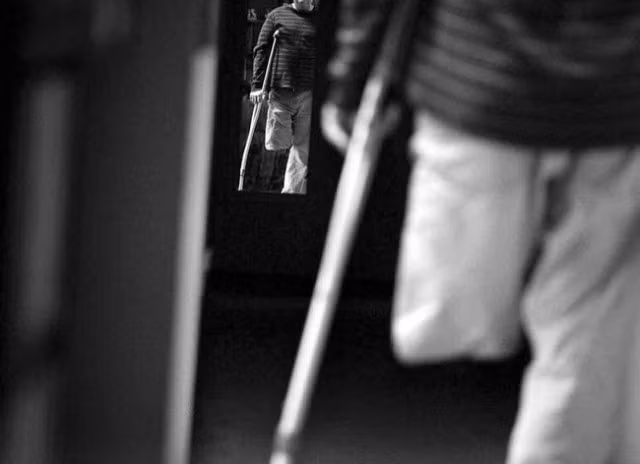 3. Ước mơ thành sự thật: Khi còn là một cậu bé, George Boyer không muốn mình phải trở thành một vận động viên hay một ca sĩ nhạc rock khi lớn lên. Ước mơ duy nhất của cậu là trở thành một người... cụt một chân. George Boyer đã đạt được ước mơ của mình vào năm 68 tuổi, ông tự bắn vào chân mình. Các bác sĩ nói họ có thể cứu được chân nhưng ông đã nài nỉ họ tháo bỏ nó để trở thành người một chân trong suốt quãng đời còn lại.