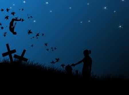 Tất nhiên, những điều mê tín dị đoan về cái chết nhằm vào phụ nữ mang thai không chỉ dừng lại ở cổng nghĩa trang. Chỉ cần đi vào một nghĩa trang để thể hiện lòng kính trọng với người thân yêu hoặc đi qua một đám tang bất kỳ, sẩy thai cũng là điều có thể. Một vài cô gái trẻ vì tin vào điều này nên họ chọn cách loại bỏ thai trong bụng bằng cách đi vào nghĩa trang với hy vọng giúp họ không phải chịu đau đớn như lúc thực hiện phá thai tại bệnh viện. Trong một số nền văn hóa, việc đi vào một khu nghĩa địa là điều bình thường nhưng nếu giẫm chân lên một ngôi mộ có thể khiến người phụ nữ mang thai mất đi đứa con của mình hoặc khiến đứa trẻ sinh ra với đôi chân bị dị tật.