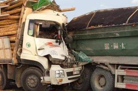 Tai nan tren cau Thanh Tri, hai nguoi tu vong trong ca bin