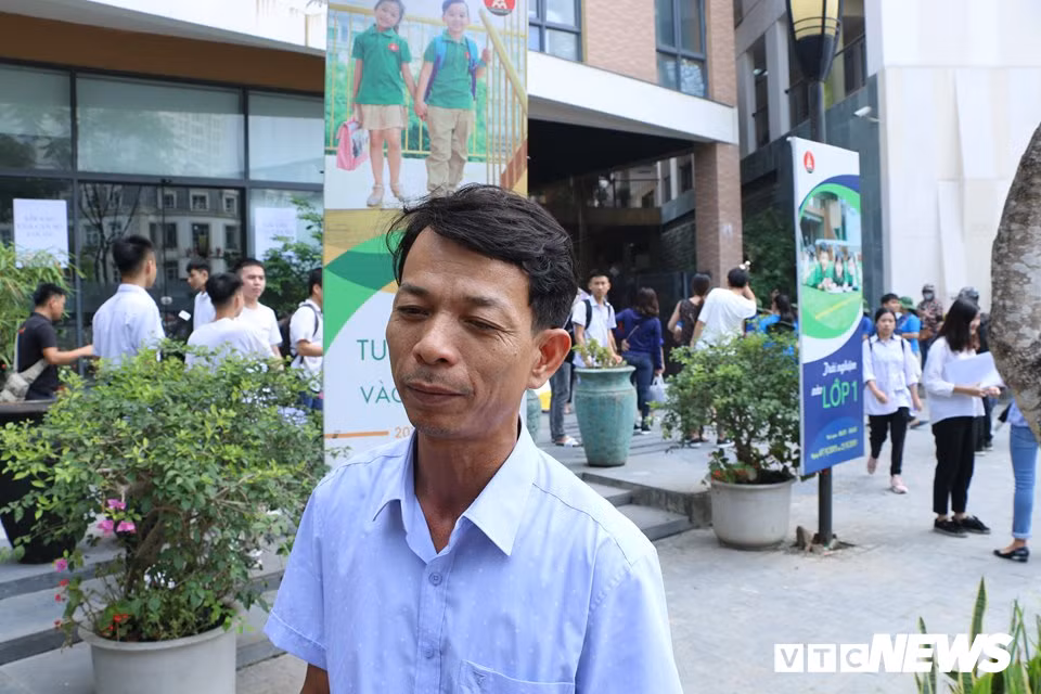 Hiện tại anh đang làm trưởng thôn ở xã Đồng Quang, huyện Quốc Oai, Hà Nội. (Ảnh: VTC)