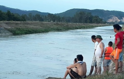 Tim thay thi the co gai 18 tuoi chet duoi tren song