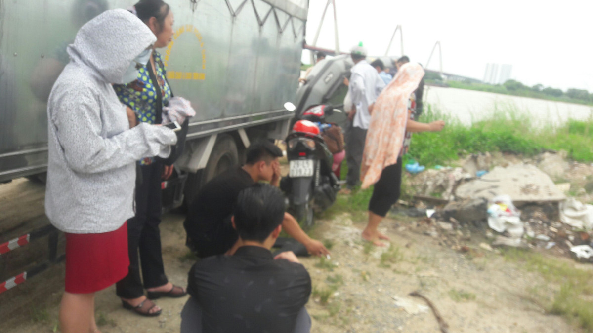 Cai nhau voi ban gai, chang trai nhay cau tu tu de lai moi doi dep