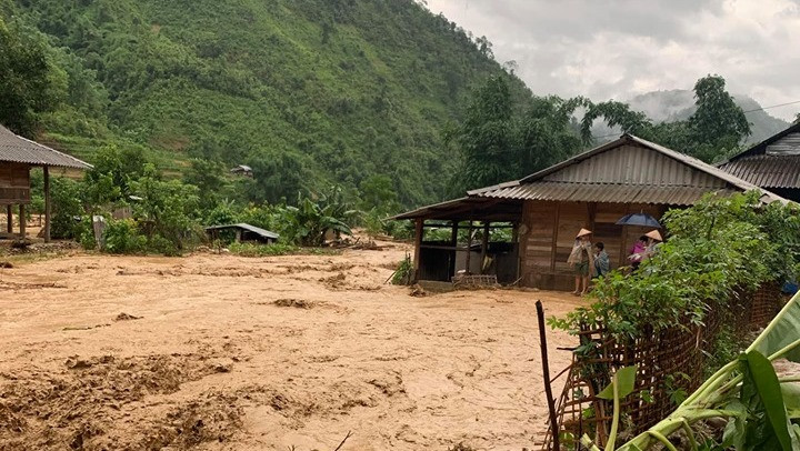 Nhiều bản làng bị lũ quét tràn qua, cuốn trôi nhiều căn nhà.