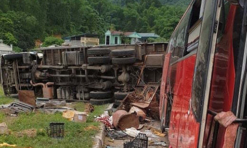 Hậu quả, vụ tai nạn khiến khiến 3 người tử vong, 38 người bị thương.