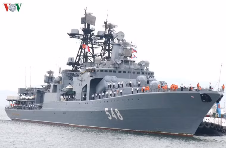 Vu khi san ngam “khung” tren tau chien Nga o Da Nang