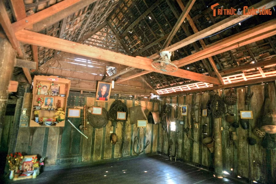 Ngày nay, nhà sàn cổ ở buôn Đôn vẫn còn lưu giữ rất nhiều kỉ vật về cuộc đời và đồ nghề săn bắt voi của vị vua voi huyền thoại và những người kế tục.