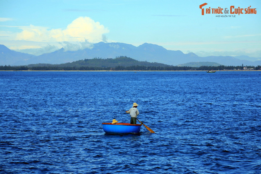 Vùng biển Bình Châu, ngoài khơi xã Bình Châu, huyện Bình Sơn, nơi phát hiện ra con tàu cổ Bình Châu nổi tiếng.