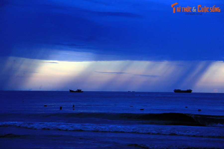 Cảnh hoàng hôn huyền ảo trên biển Sa Huỳnh, phía Nam tỉnh Quảng Ngãi.
